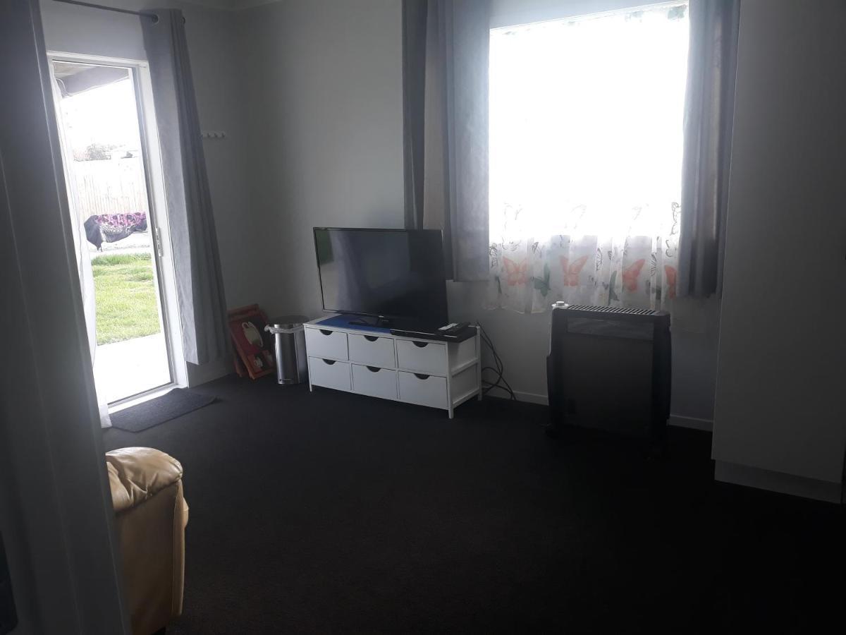 Comfortable 1 Bedroom Perfect For Travelers Or Workers Horotiu Zewnętrze zdjęcie